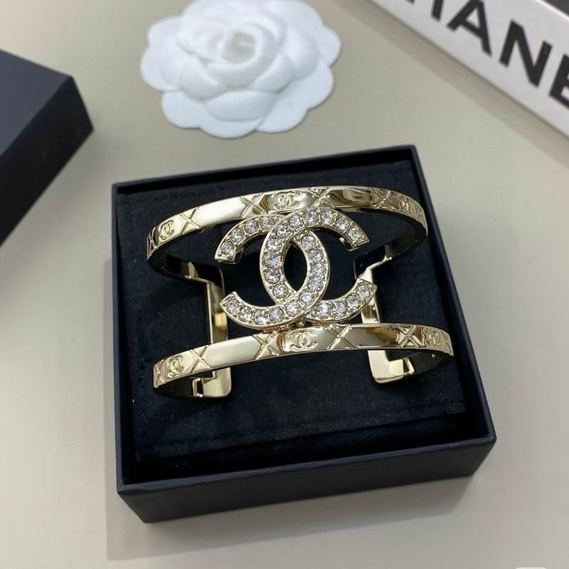Chanel Bracelet 03yxs32